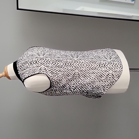 Sleeveless blouse - Picture 3 of 9